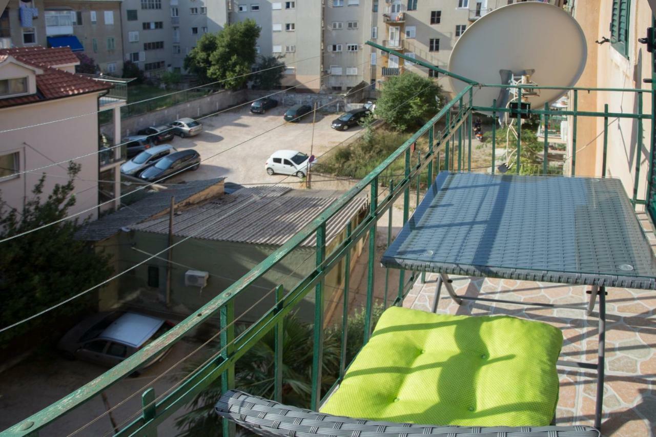 Apis Split Apartment Exterior photo