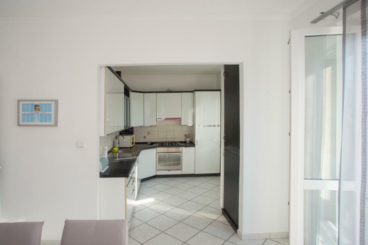 Apis Split Apartment Exterior photo